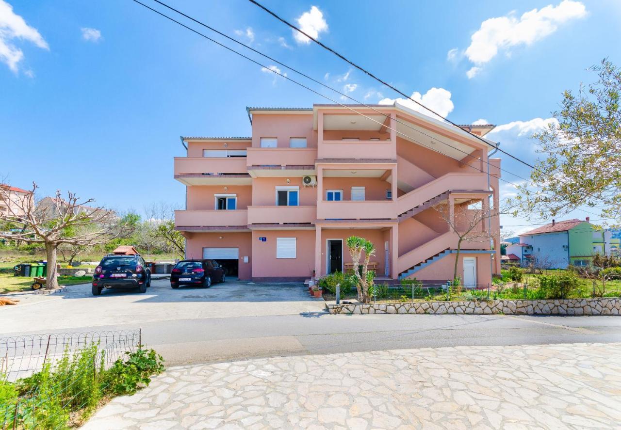 Apartments And Room Ljubica 洛帕 外观 照片