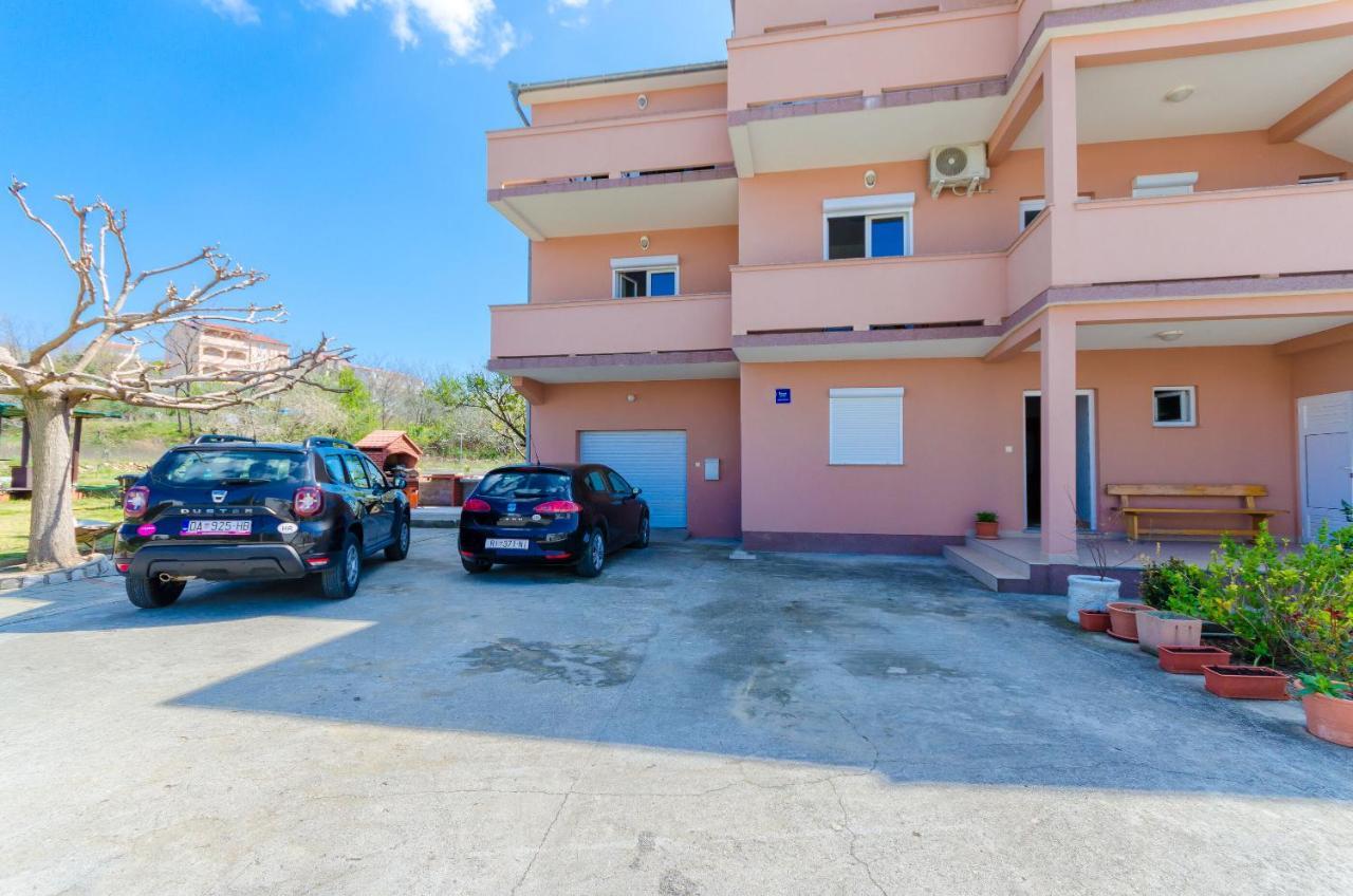 Apartments And Room Ljubica 洛帕 外观 照片