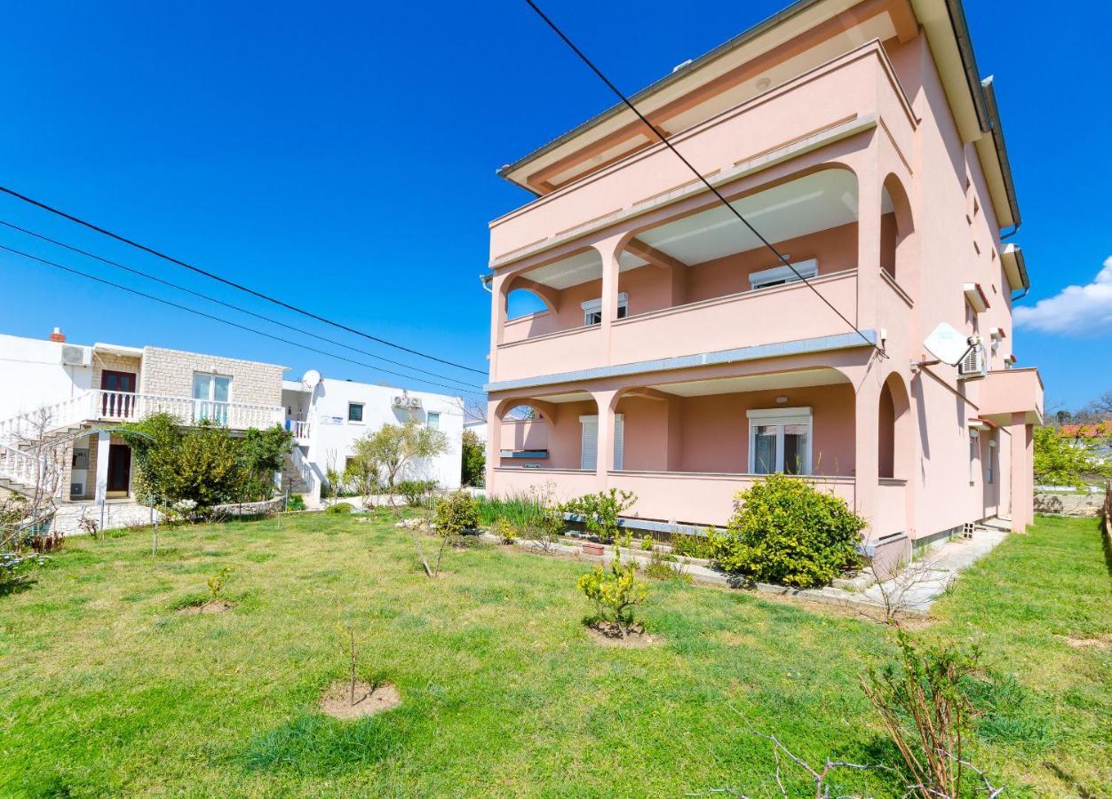 Apartments And Room Ljubica 洛帕 外观 照片