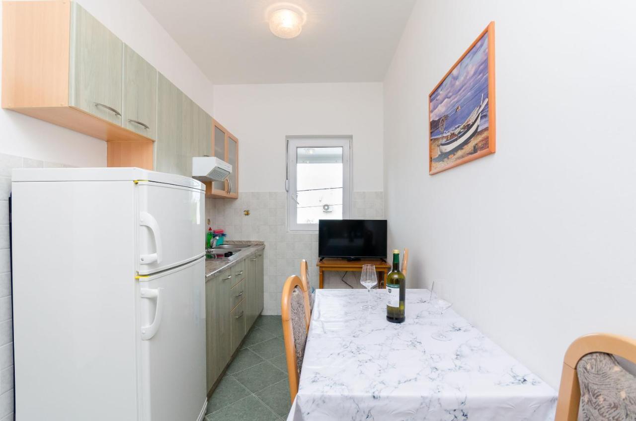 Apartments And Room Ljubica 洛帕 外观 照片