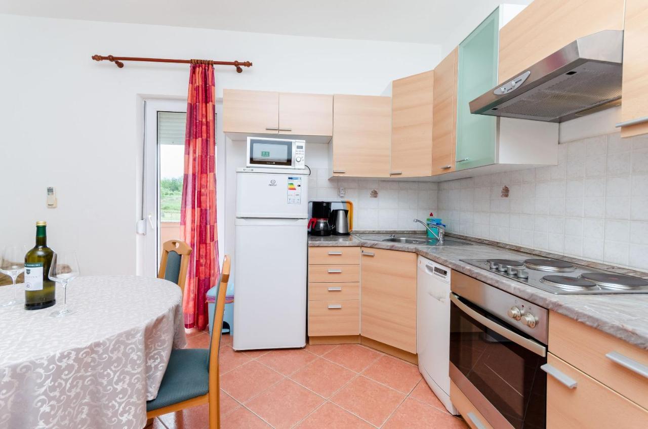 Apartments And Room Ljubica 洛帕 外观 照片
