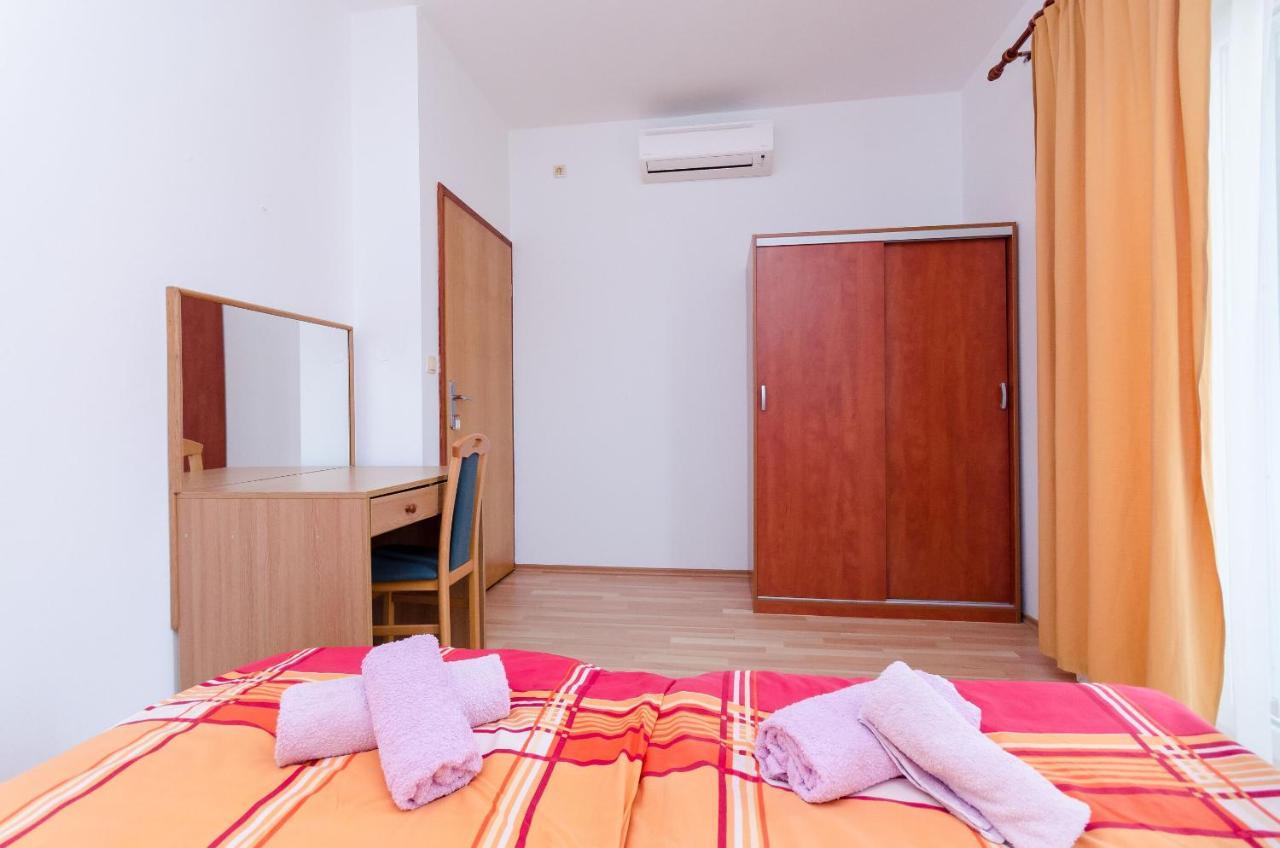 Apartments And Room Ljubica 洛帕 外观 照片