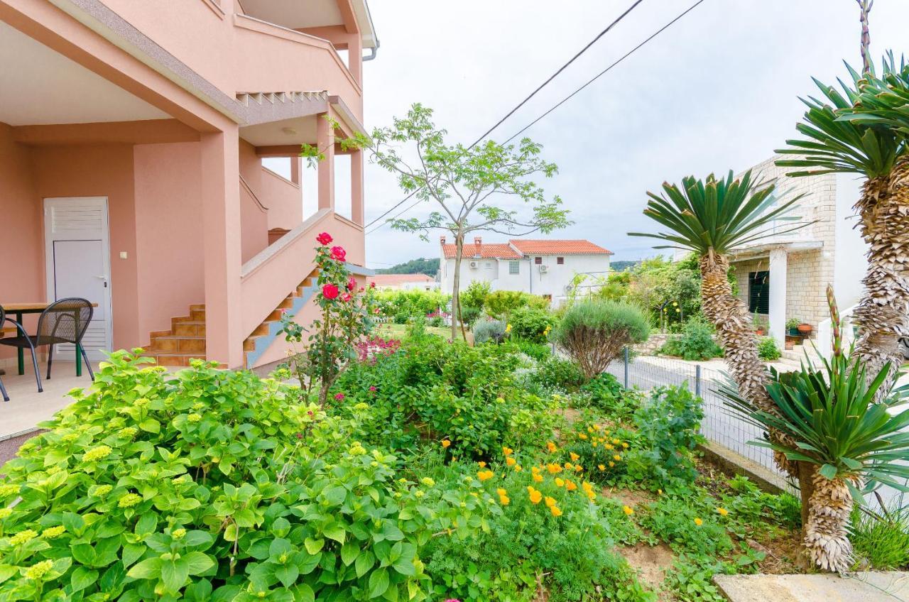 Apartments And Room Ljubica 洛帕 外观 照片