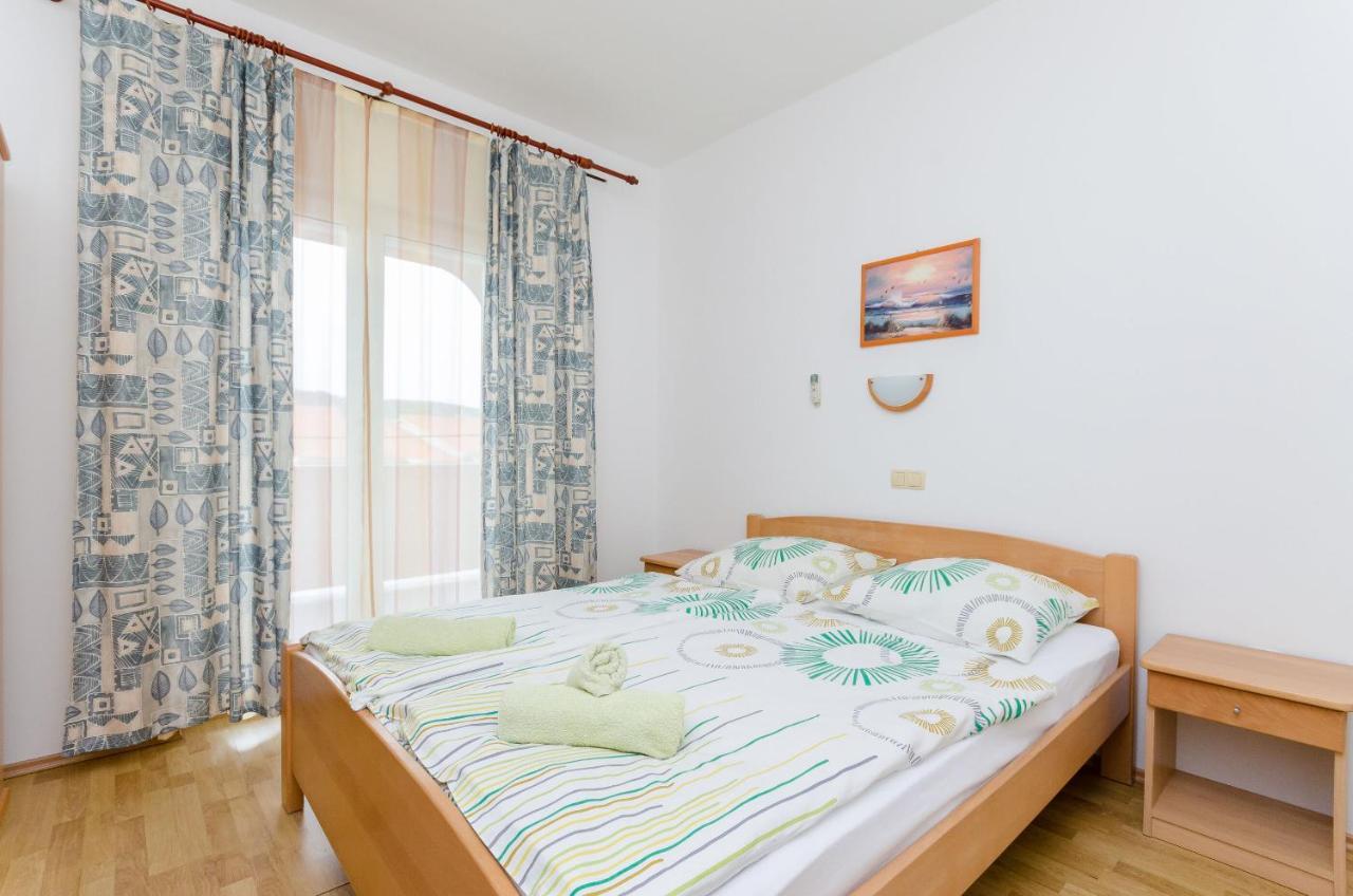 Apartments And Room Ljubica 洛帕 外观 照片