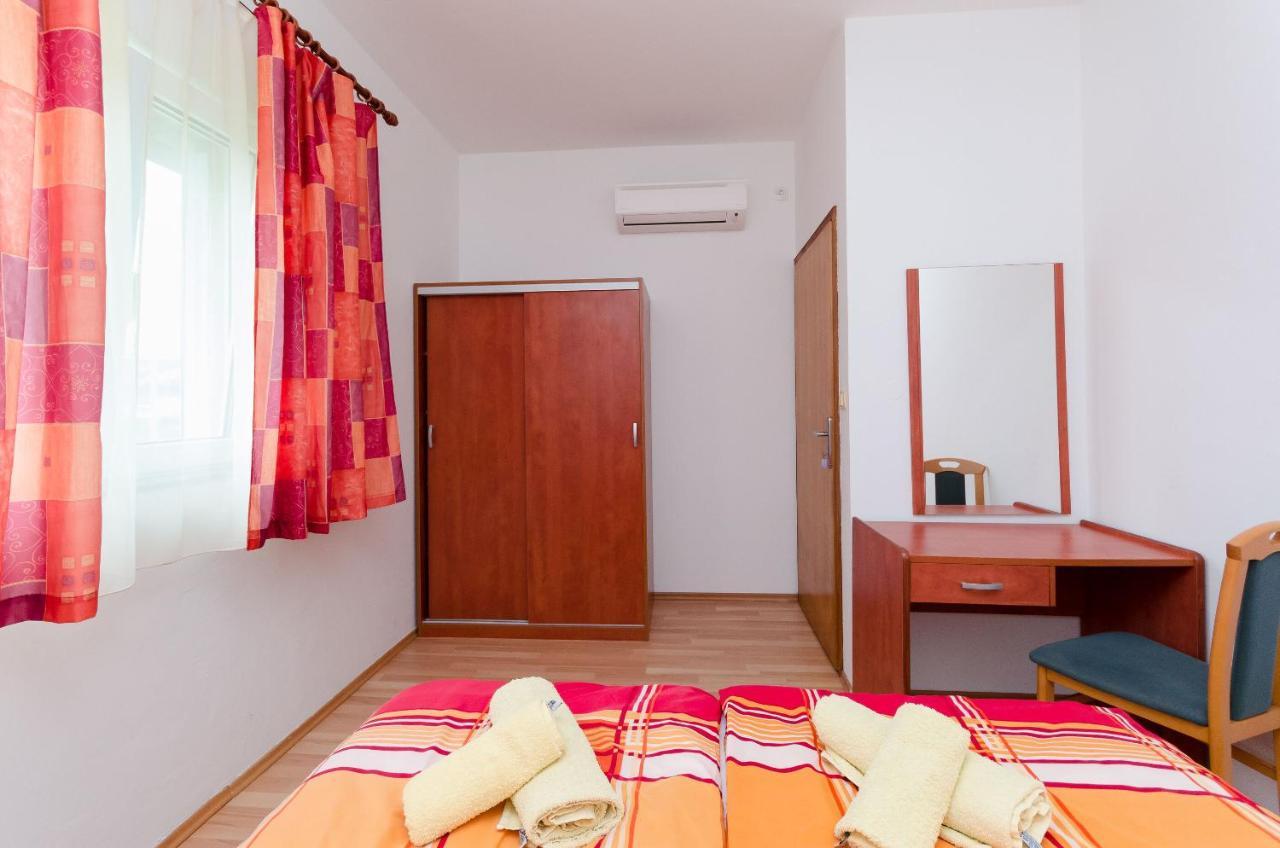 Apartments And Room Ljubica 洛帕 外观 照片