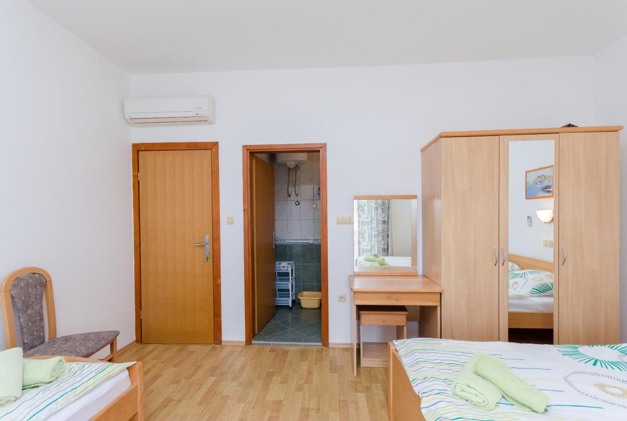 Apartments And Room Ljubica 洛帕 外观 照片