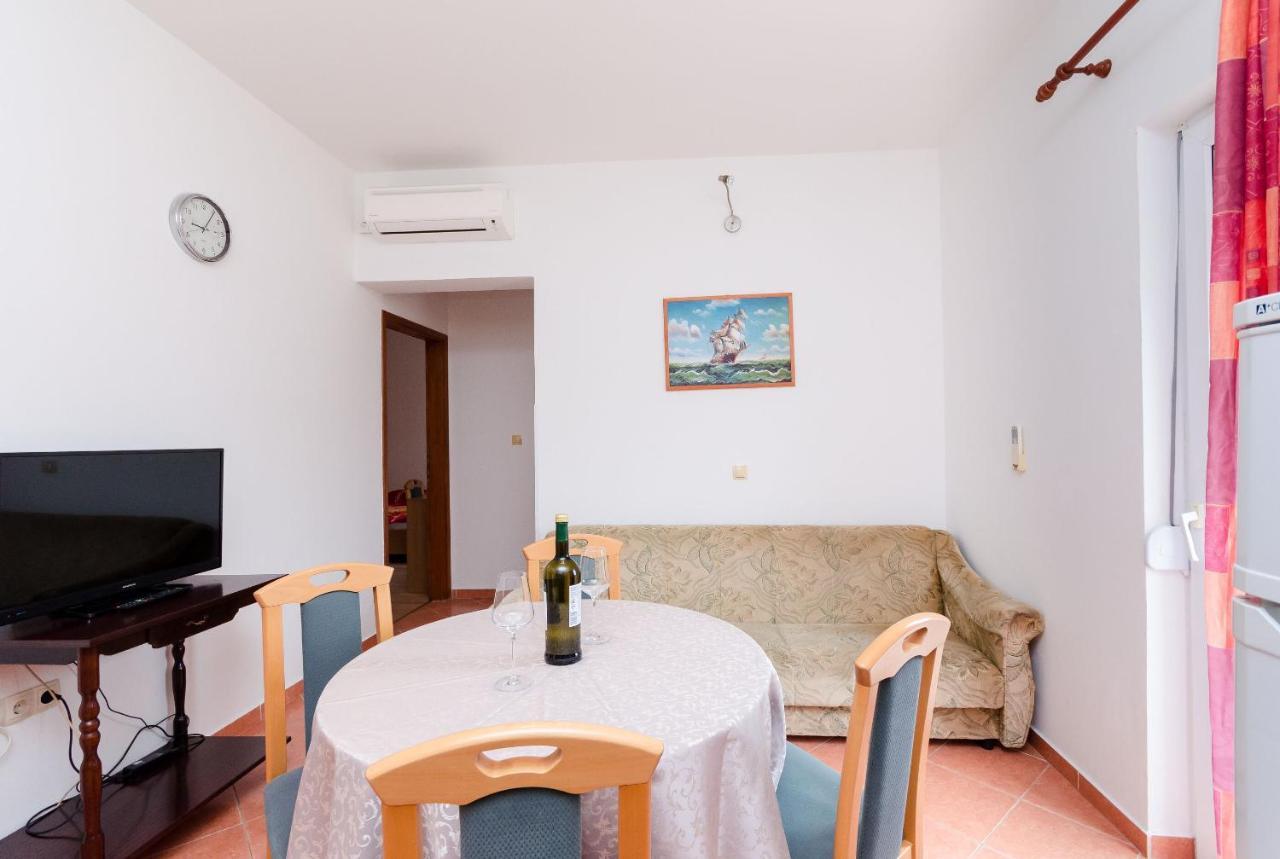 Apartments And Room Ljubica 洛帕 外观 照片