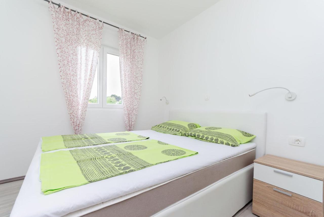 Apartments And Room Ljubica 洛帕 外观 照片