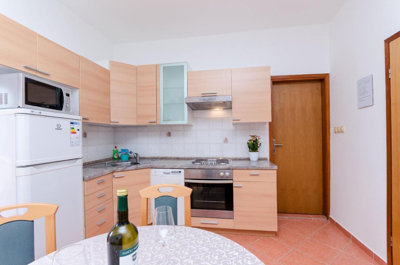 Apartments And Room Ljubica 洛帕 外观 照片