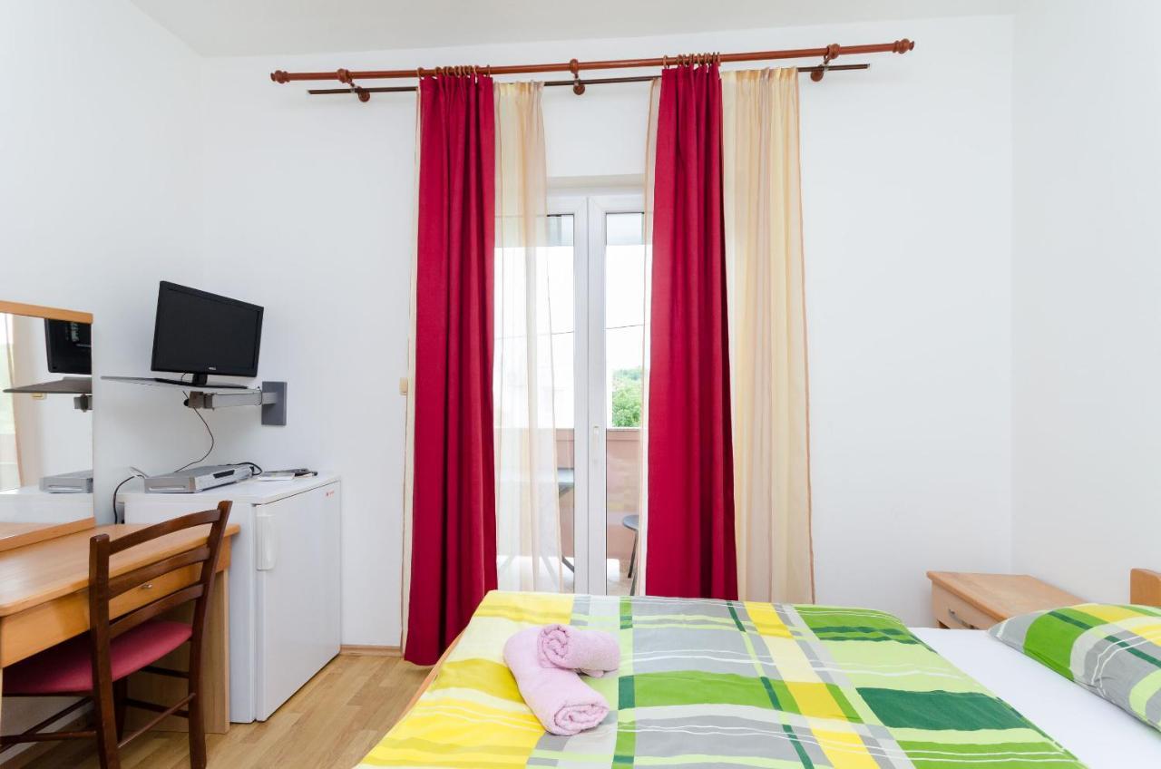 Apartments And Room Ljubica 洛帕 外观 照片
