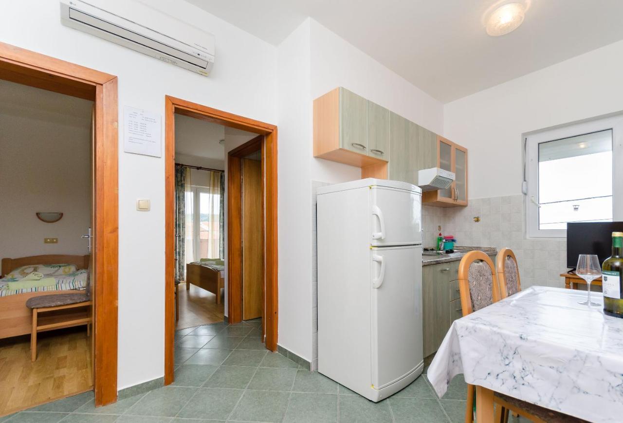 Apartments And Room Ljubica 洛帕 外观 照片